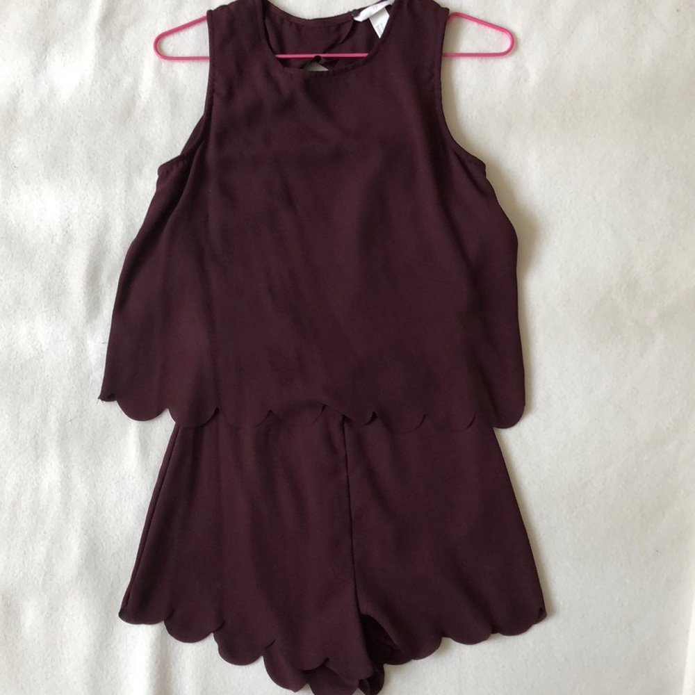 🔥 2/$30 H&M Burgundy Scalloped Romper with Cut Out Back 🔥